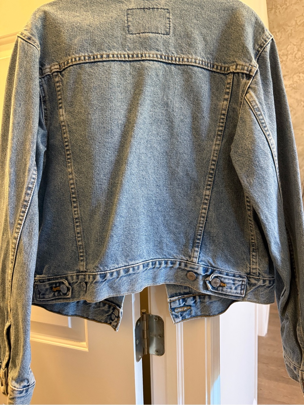 Levi's Light Blue Denim Trucker Jacket - Picture 5 of 7